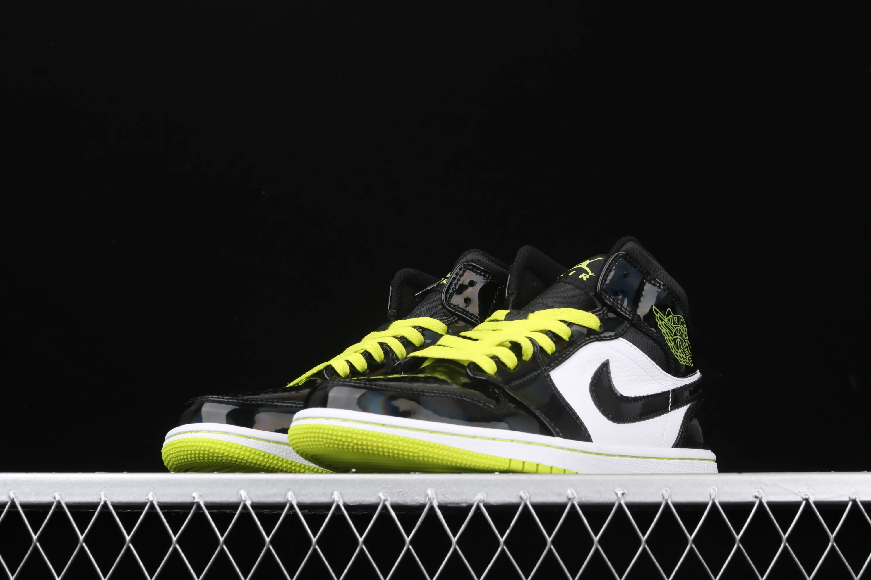 All categories Air Jordan Jordan series basketball shoes Air Jordan 1 Mid Air Jordan 1 Mid SE AJ1 Joe 1 black colorful chameleon green apple green BQ6931-003